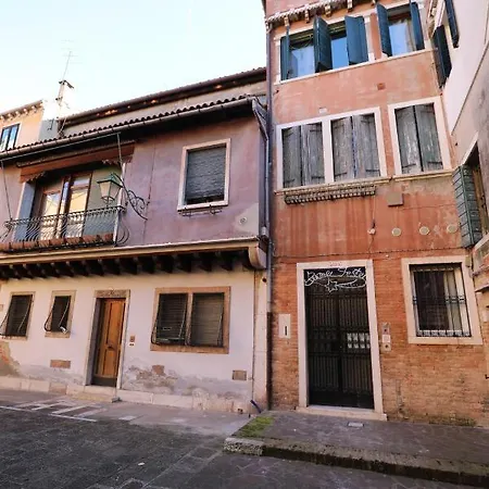 Lovely In Venedig